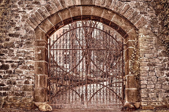 entry gate yard